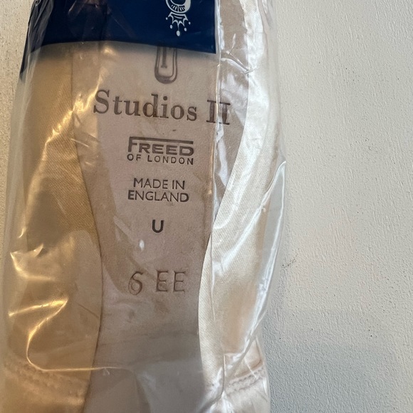 Studio 2 freed point shoe. New - Picture 5 of 6